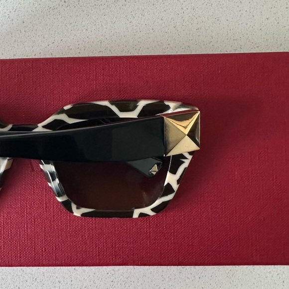 Valentino Garavani never worn sunglasses - Picture 5 of 9